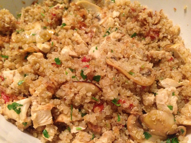 Salada de quinoa com frango e cogumelos