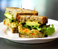 Sanduíche com Salada de Grão-de-Bico (vegana)