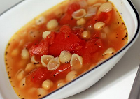 Sopa de Grão-de-Bico, Tomate e Macarrão (vegana)