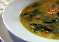 Sopa de Legumes com Grão-de-Bico e Espinafre (vegana)