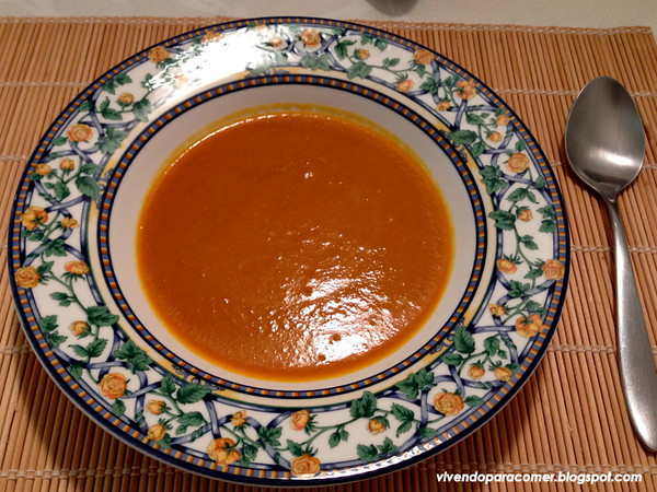 Sopa de cenoura caramelizada