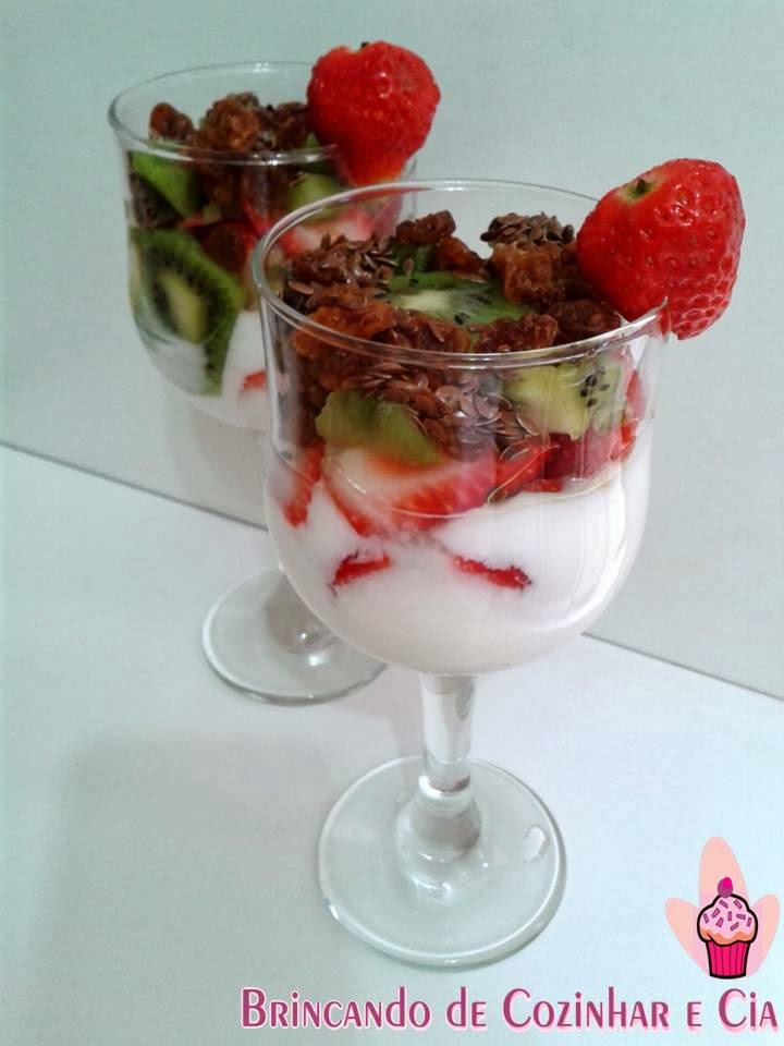 Taça Saúde (Iogurte, Frutas e Linhaça)