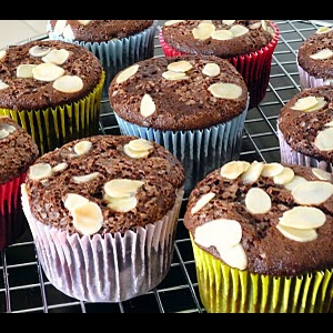 muffins de chocolate com lascas de amêndoas