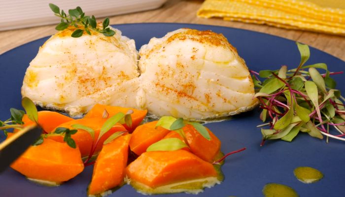 Aprenda como fazer Bacalhau da Noruega com cenoura glaceada