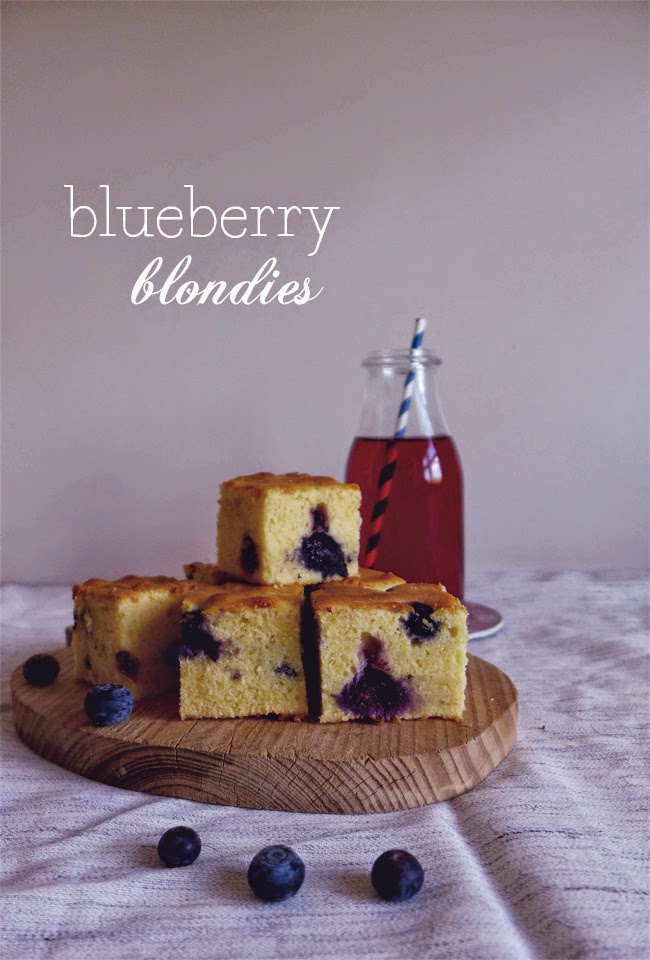 Blondies de mirtilos/ Blueberry blondies