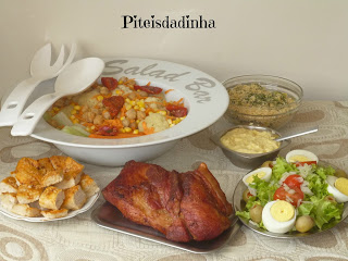 PALETA SUÍNA ASSADA (com salada e farofa)
