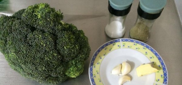 Brócolos salteados com alho